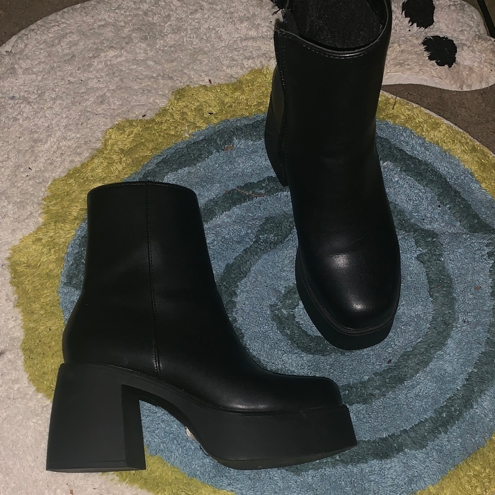 Soda Black Heeled Ankle Boots